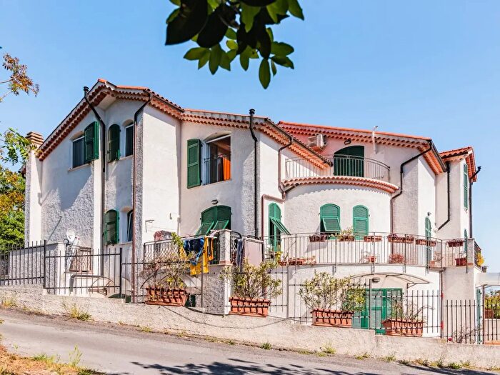 Appartamento trilocale in vendita in Via N Paganini, Pietra Ligure