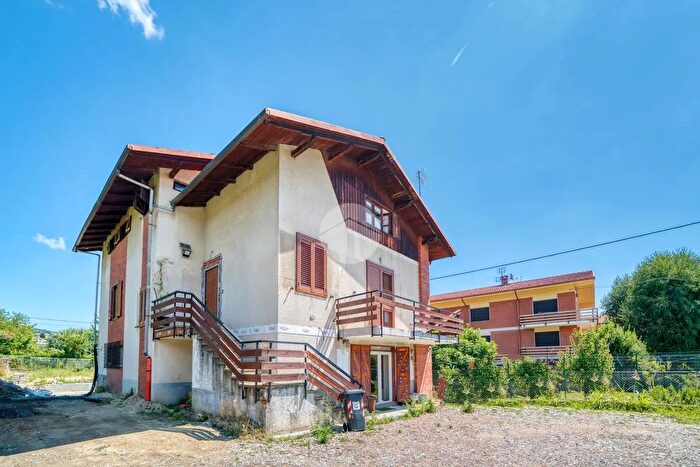 Casa con 8 locali in vendita in Via Selvaggio, Giaveno