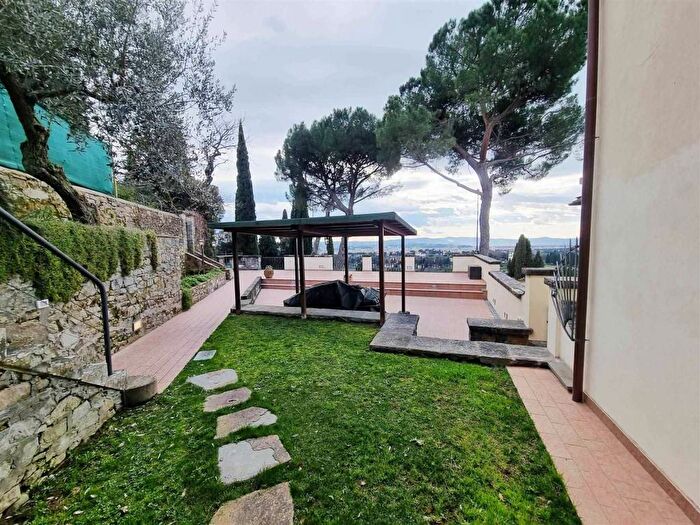 Appartamento trilocale in affitto in via mantellini, Centro, Fiesole