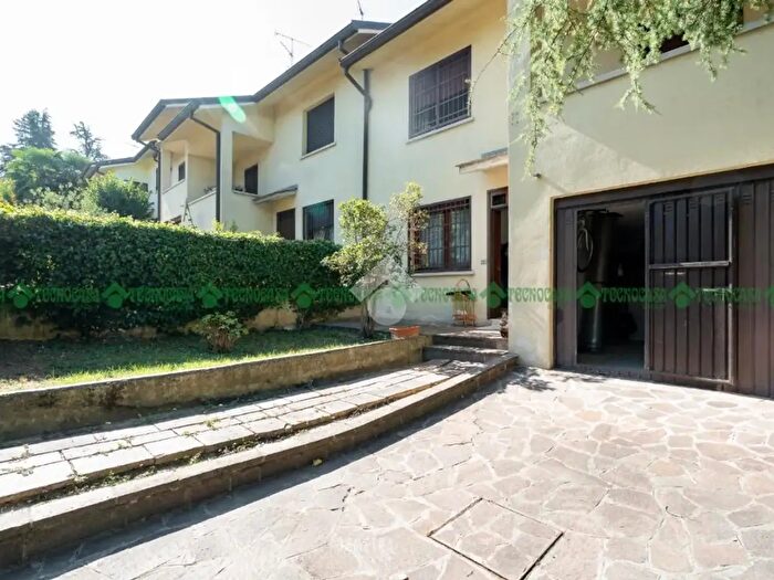 Casa quadrilocale in vendita in Via Minelli, Valsamoggia