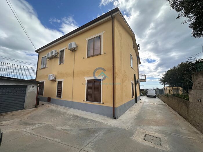 Casa con 10 locali in vendita in Via Roccani, Simeri Crichi