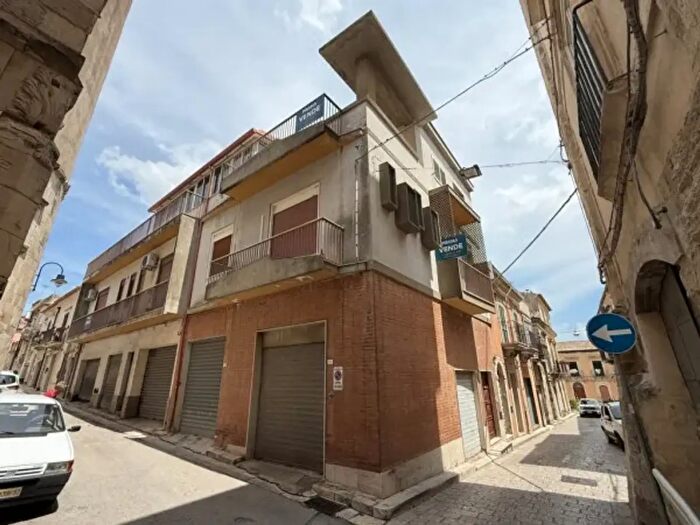 Casa con 6 locali in vendita in Via Angelo Maiorana, Chiaramonte Gulfi