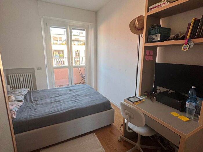Appartamento trilocale in affitto in Via Lazzaro Papi, Porta Romana Medaglie dOro, Milano