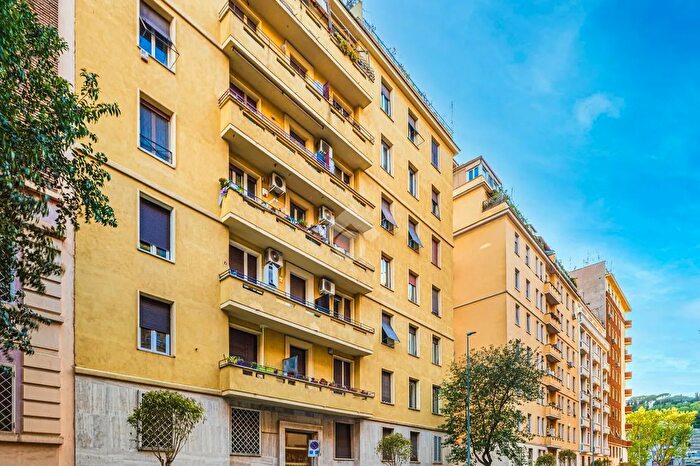 Appartamento trilocale in vendita in Via Augusto Riboty, Roma