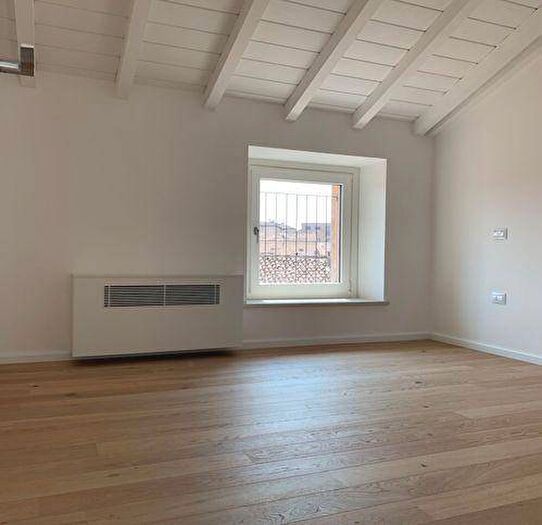 Appartamento trilocale in affitto in Via Giuseppe Mazzini, Centro, Mantova