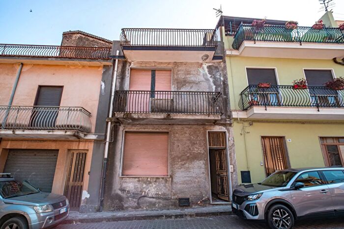 Casa con 5 locali in vendita in Via Vittorio Emanuele Terzo, Piedimonte Etneo