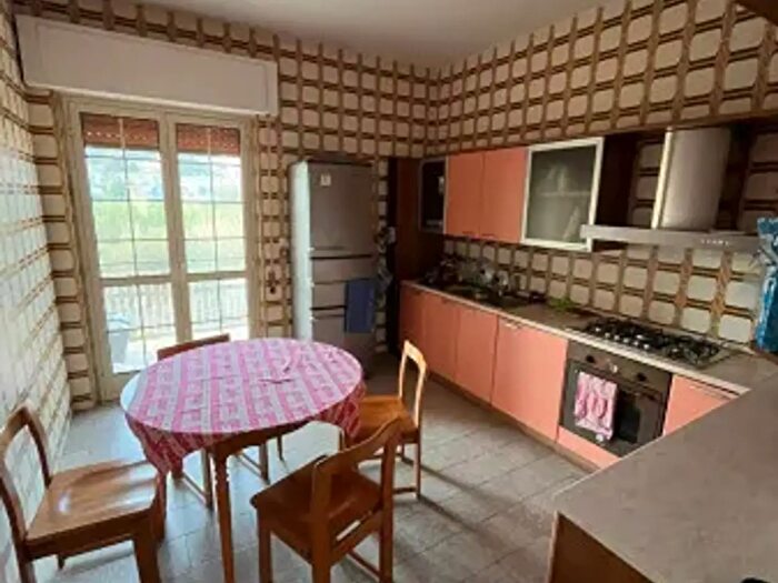 Appartamento quadrilocale in affitto in Via Cagliari, Catanzaro