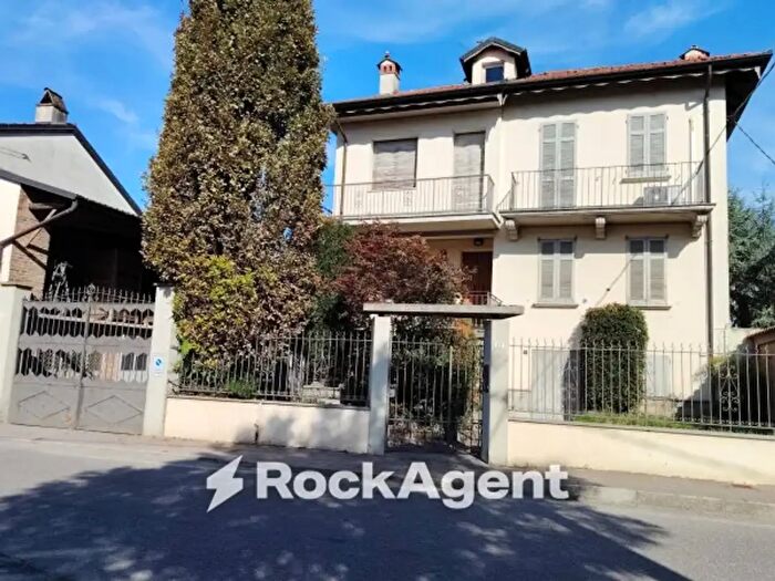 Casa con 6 locali in vendita in Via Montebello, Barbianello
