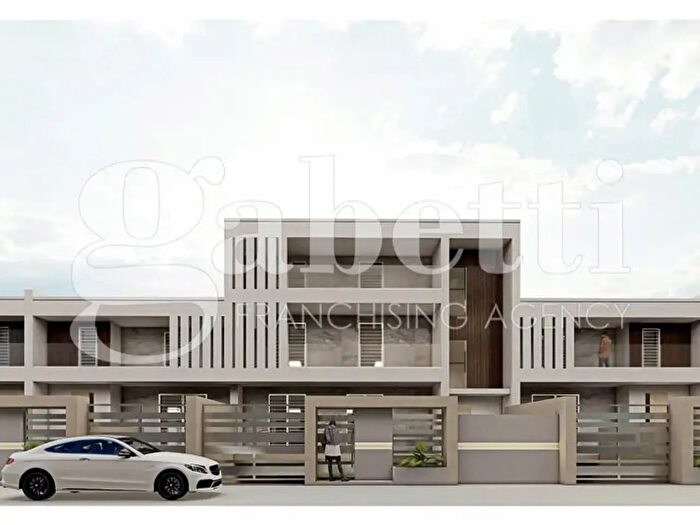 Casa quadrilocale in vendita in Via Paietta, Lusciano