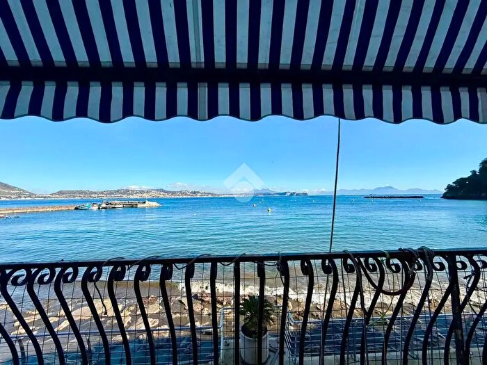 Appartamento trilocale in vendita in Via Spiaggia, Bacoli