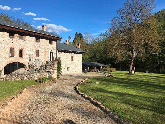 Casa con 6 locali in vendita in Valloriate, Valloriate