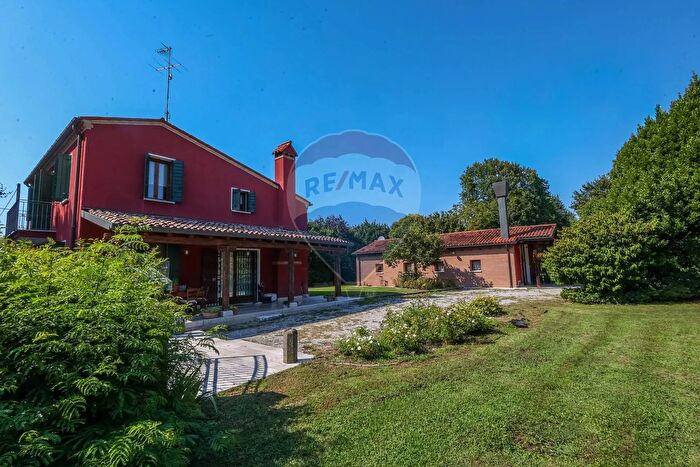 Casa con 9 locali in vendita in Via Braguolo, Mirano