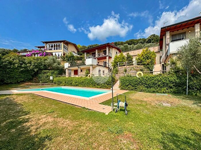 Appartamento trilocale in vendita in Via Montemaderno, Toscolano Maderno