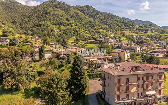 Appartamento trilocale in vendita in Via Robbiadecco, Foresto Sparso