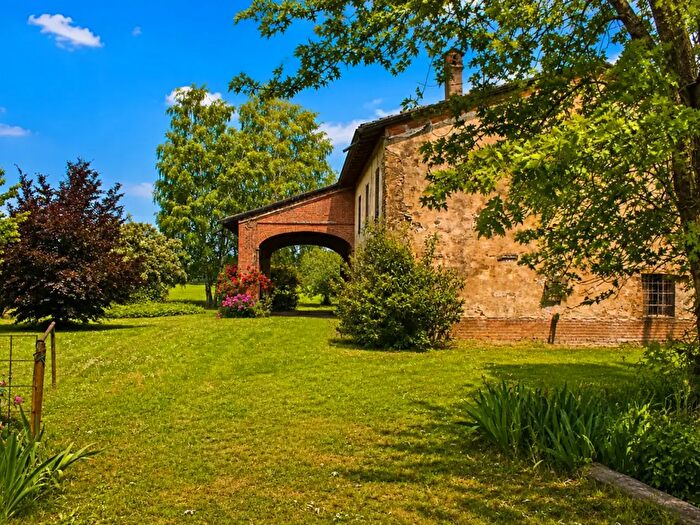 Casa con 11 locali in vendita in Via Mastro Achille, Sissa Trecasali