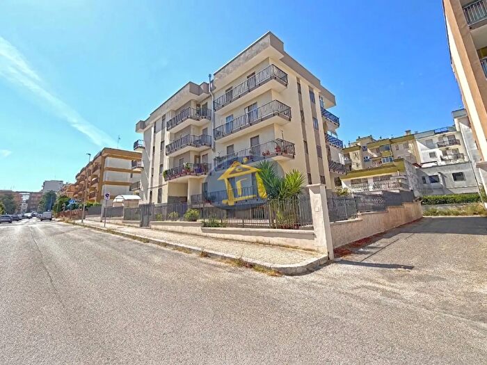 Appartamento con 5 locali in vendita in Via Fratelli Morea, Putignano