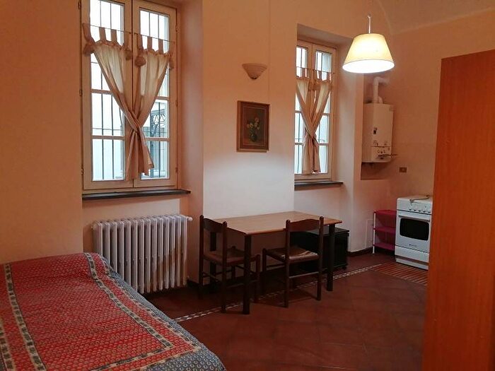 Appartamento monolocale in affitto in Piazzale San Francesco, Centro Storico, Parma