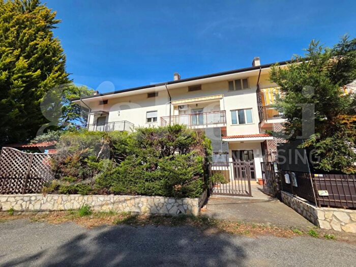 Appartamento con 5 locali in affitto in Via Gasparoni, Marano Marchesato