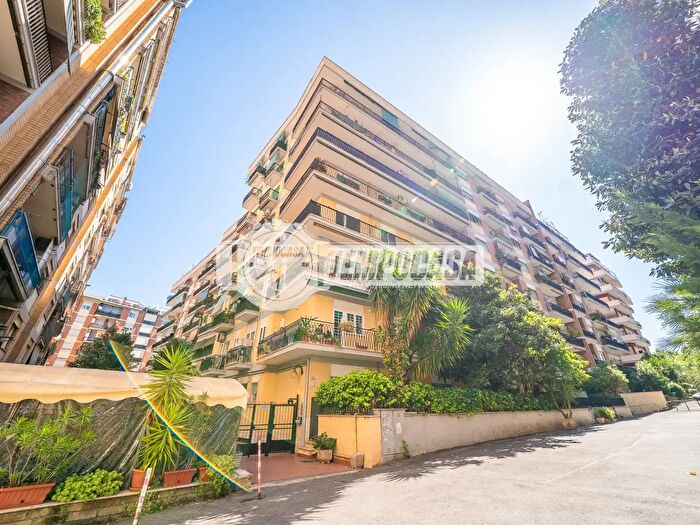 Appartamento trilocale in vendita in Roma