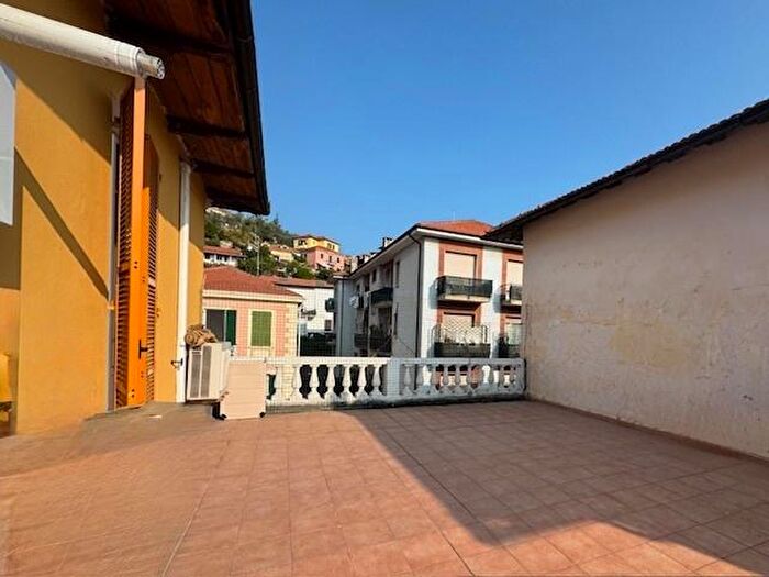 Appartamento quadrilocale in vendita in Via XXV Aprile, Imperia