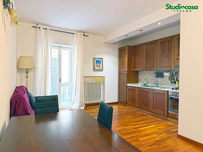 Appartamento bilocale in affitto in Via Cesare Battisti, Centro, Teramo