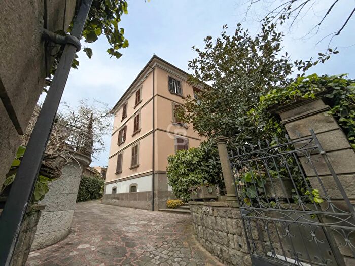 Appartamento con 6 locali in vendita in Via Lorenzo da Viterbo, Viterbo