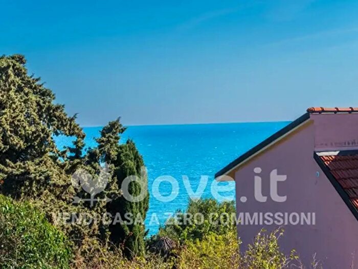 Appartamento quadrilocale in vendita in Via Aurelia, Costarainera