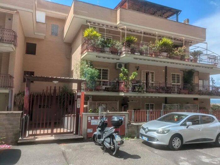 Appartamento trilocale in vendita in Via Brenta, Monterotondo