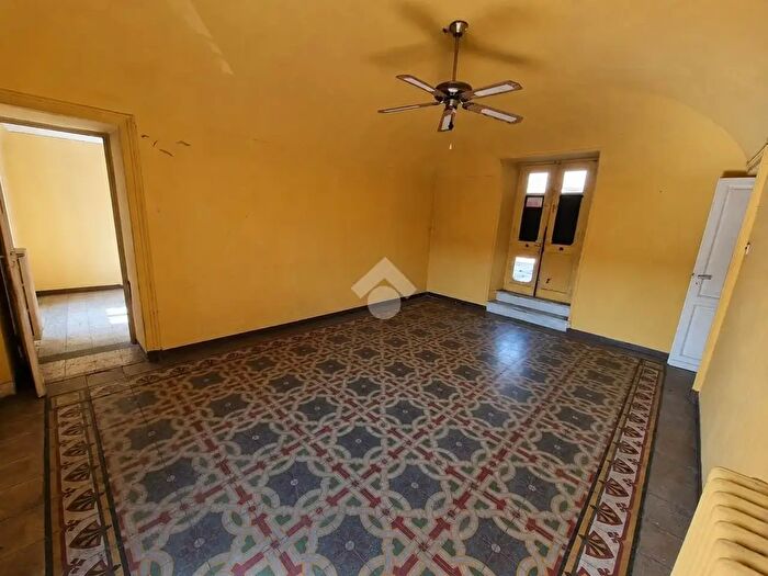 Casa con 11 locali in vendita in Via S Pio V, Frugarolo