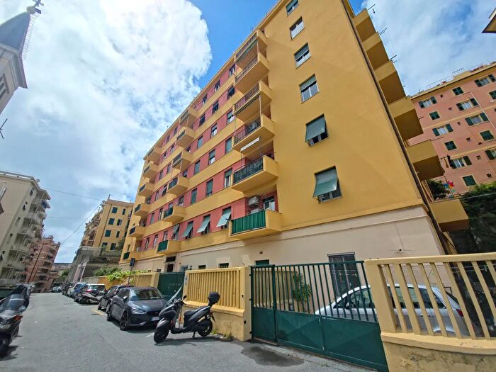 Appartamento con 5 locali in vendita in Via Gradisca, Genova