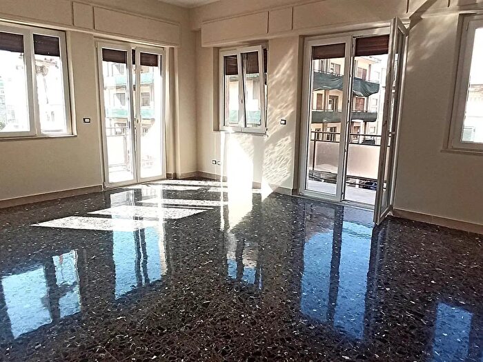 Appartamento con 5 locali in affitto in Via Aspromonte, Reggio Calabria