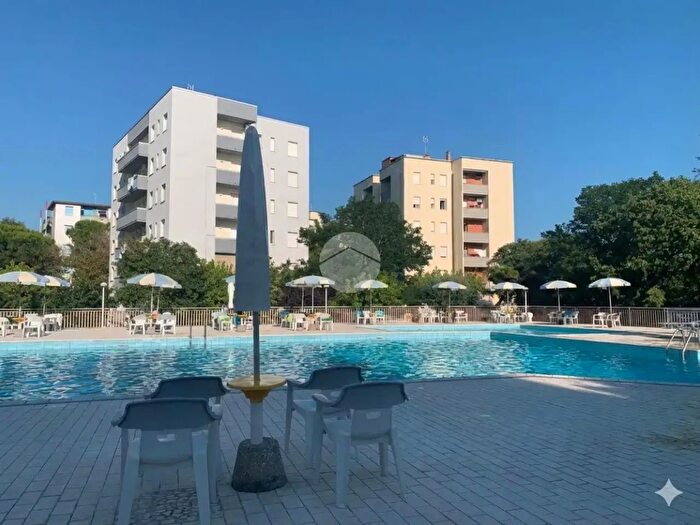 Appartamento trilocale in vendita in Viale Matteo Maria Boiardo, Ravenna