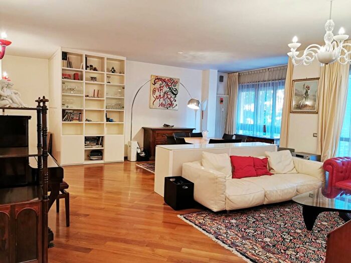 Appartamento quadrilocale in affitto in Via Stendhal, Solari, Milano