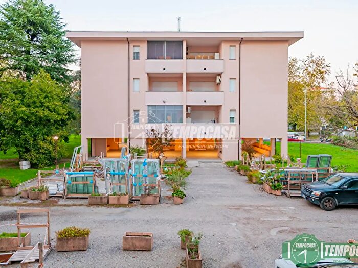 Appartamento trilocale in vendita in Via I Maggio, Tavazzano Con Villavesco
