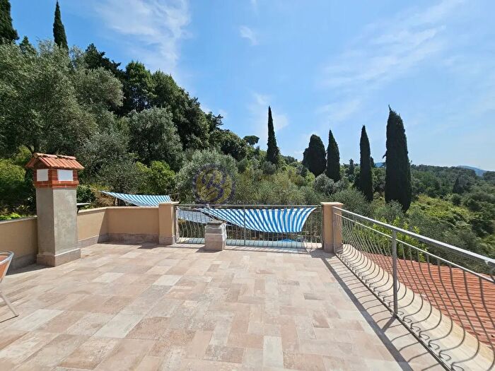 Casa con 5 locali in vendita in Camaiore