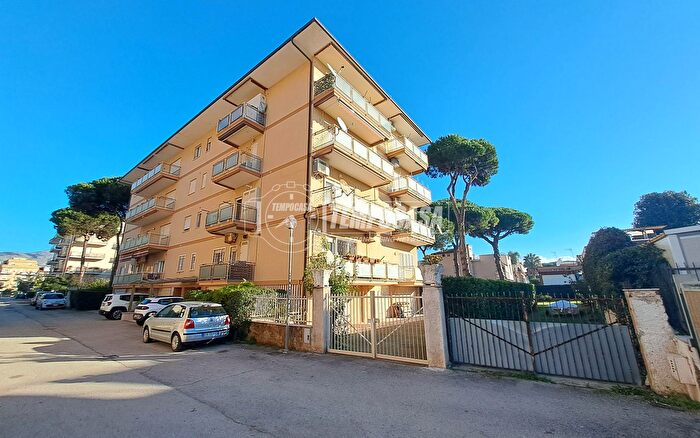 Appartamento trilocale in vendita in Via Molise, Terracina