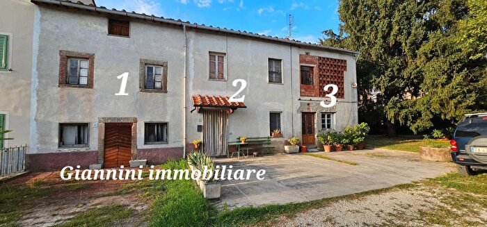 Casa con 13 locali in vendita in Via del Monumento Capannori, Capannori