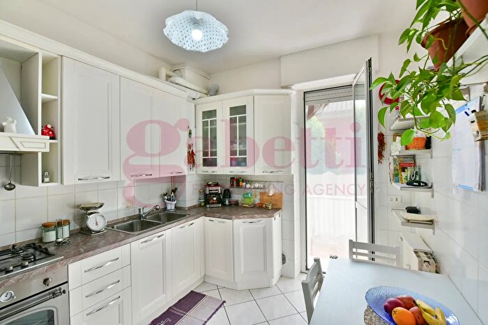 Appartamento trilocale in vendita in Via Sabina, Cantu