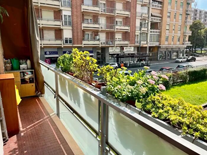 Appartamento con 6 locali in vendita in Via Tripoli, Torino