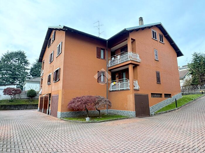 Appartamento con 5 locali in vendita in Via Oglio, Cesate