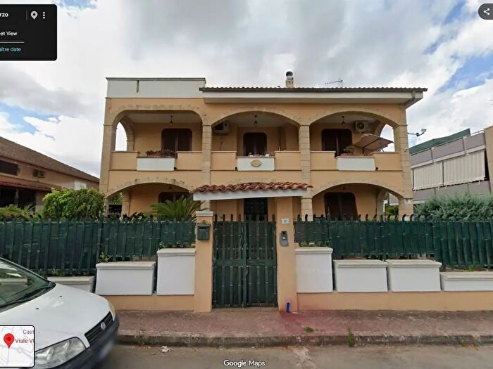 Casa con 8 locali in vendita in Via VIII Marzo, Galatone