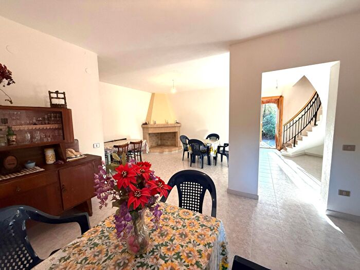 Casa con 6 locali in vendita in Viale delle Mimose, Sinnai