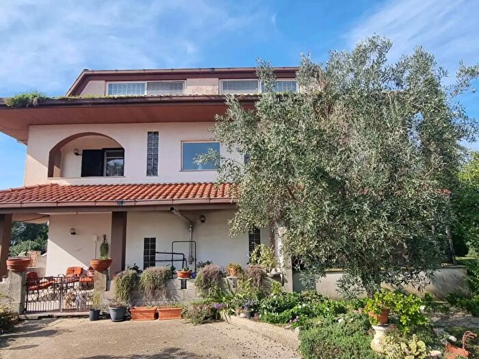 Casa trilocale in vendita in Via Campo Jemini, Pomezia