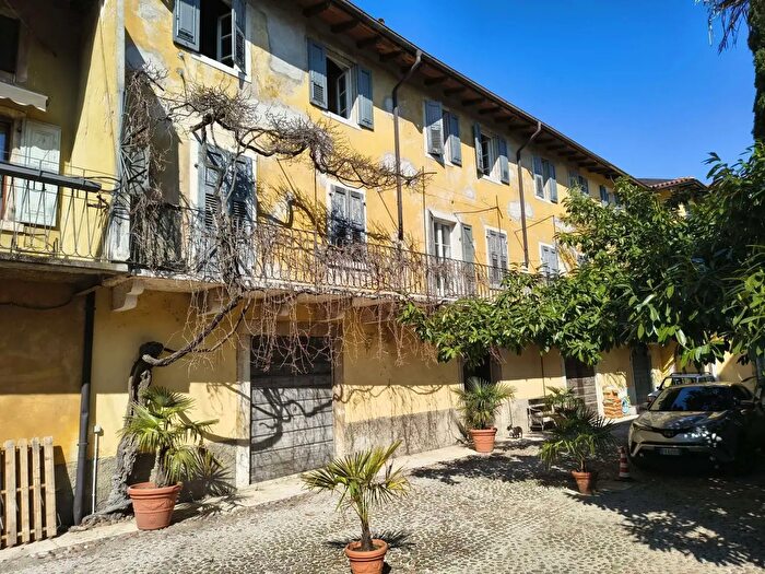 Appartamento con 6 locali in vendita in Via Regina Elena, Avio