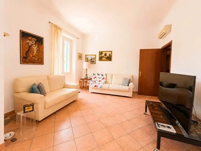 Appartamento quadrilocale in vendita in Via Domenico Cimarosa, Firenze
