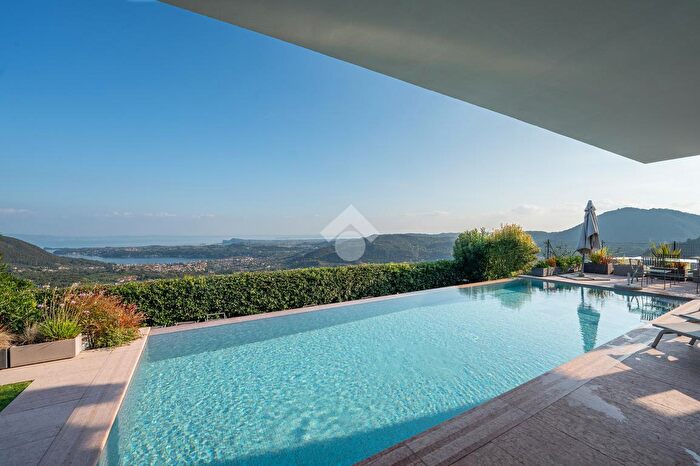 Casa con 6 locali in vendita in Via dei Colli, Salo