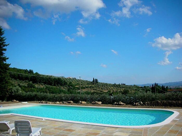 Casa con 12 locali in vendita in Pistoia