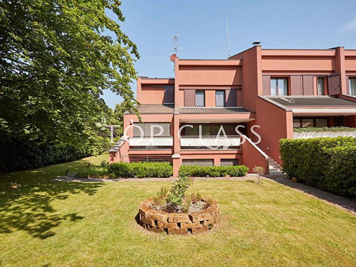 Casa con 6 locali in affitto in Via Antonio Vivaldi, Milano, Basiglio