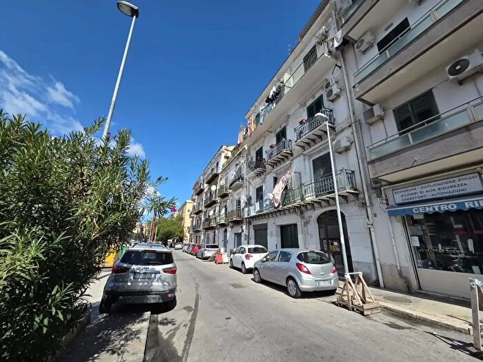 Appartamento bilocale in vendita in Corso dei Mille, Palermo