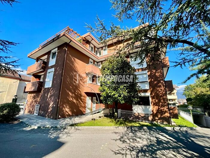 Appartamento con 5 locali in vendita in Via Cavarzano, Belluno